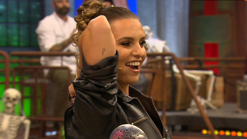 Neues Tattoo:  Laura Wontorra löst Wetteinsatz ein