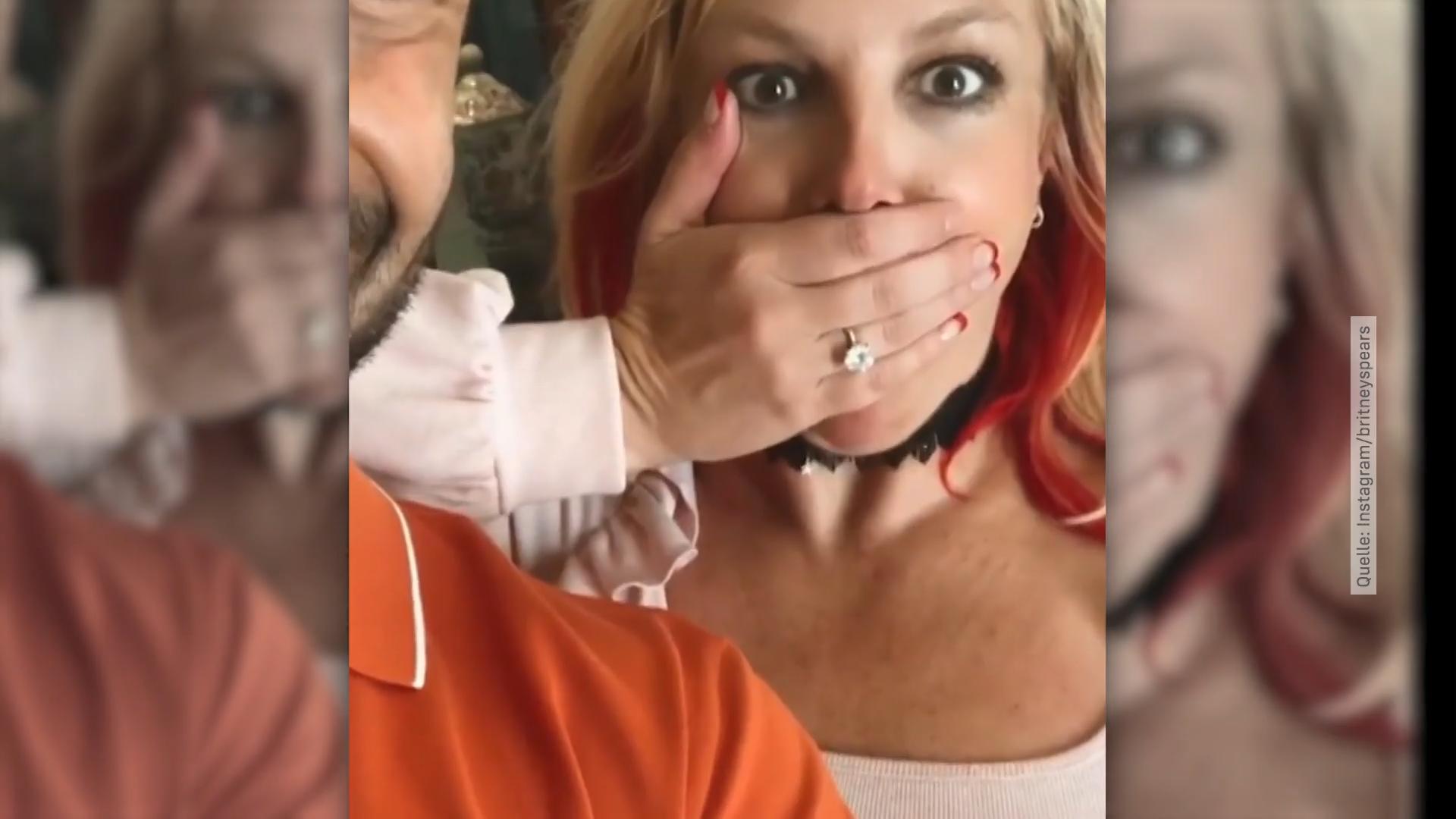 Britney Spears vergisst, dass sie verlobt ist