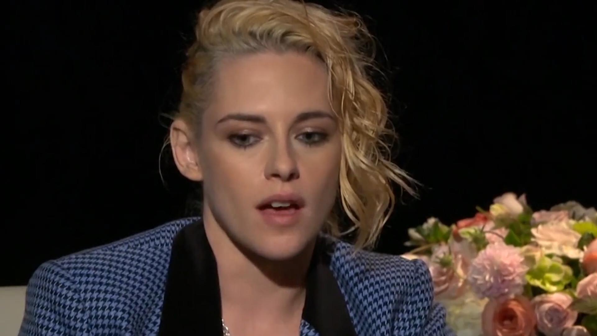 Kristen Stewart von Paparazzi belagert