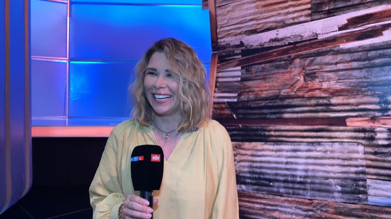 Tanja Szewczenko überrascht mit neuem Look!