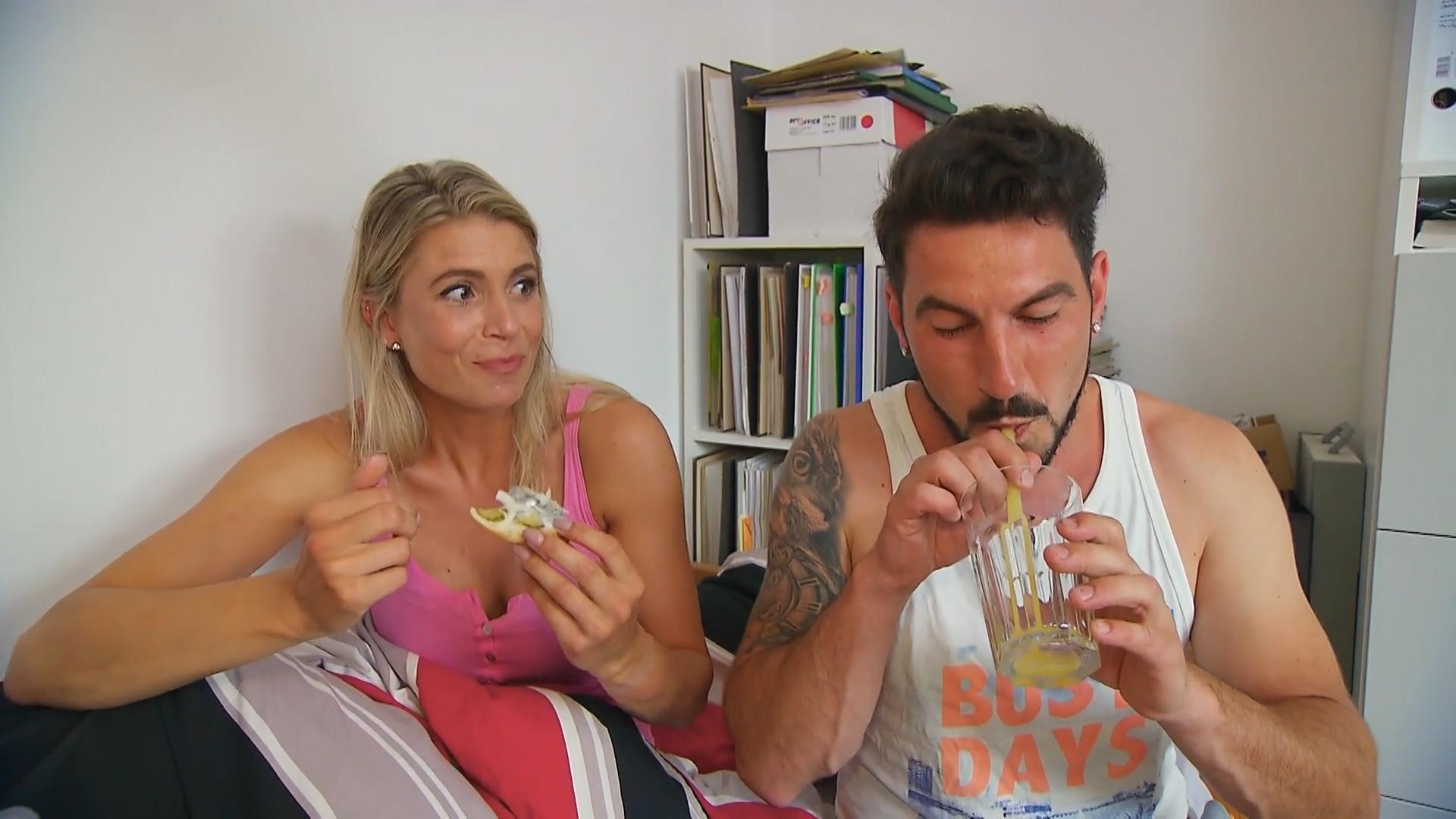 Bauer Mathias verwöhnt seine Sabrina ... im Bett