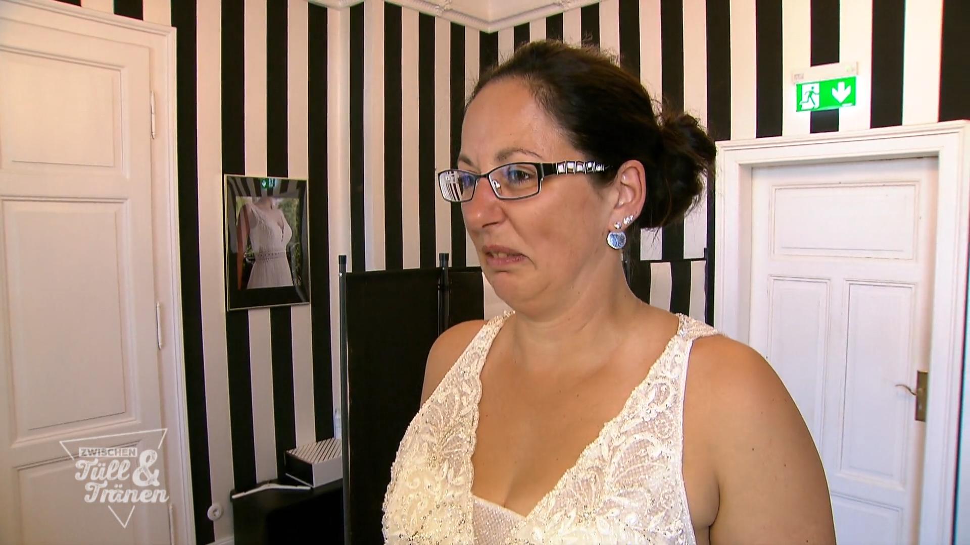 Bianca hat an allen Kleidern etwas auszusetzen