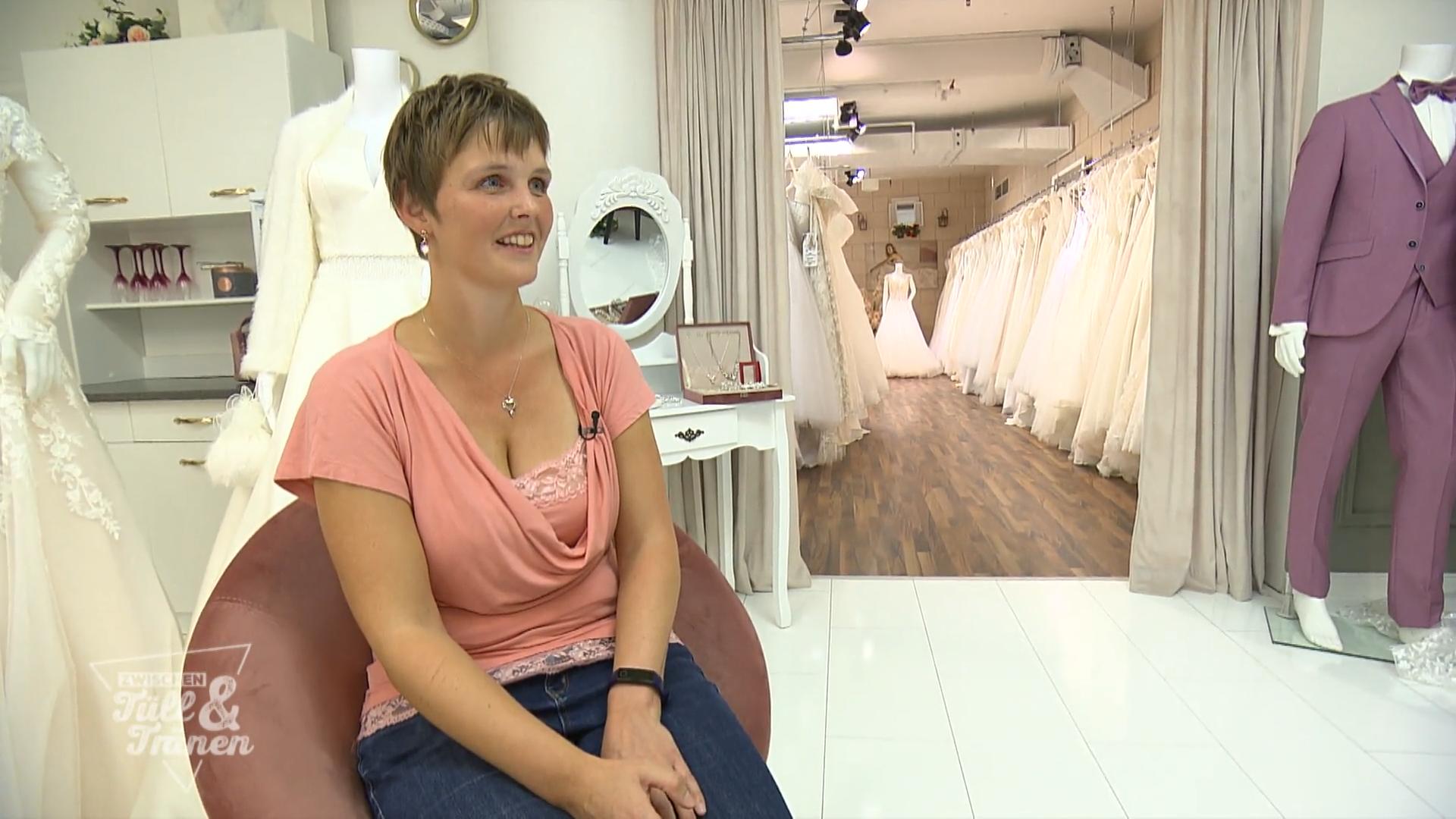 Sie wünscht sich nur einen Träger an ihrem Kleid!