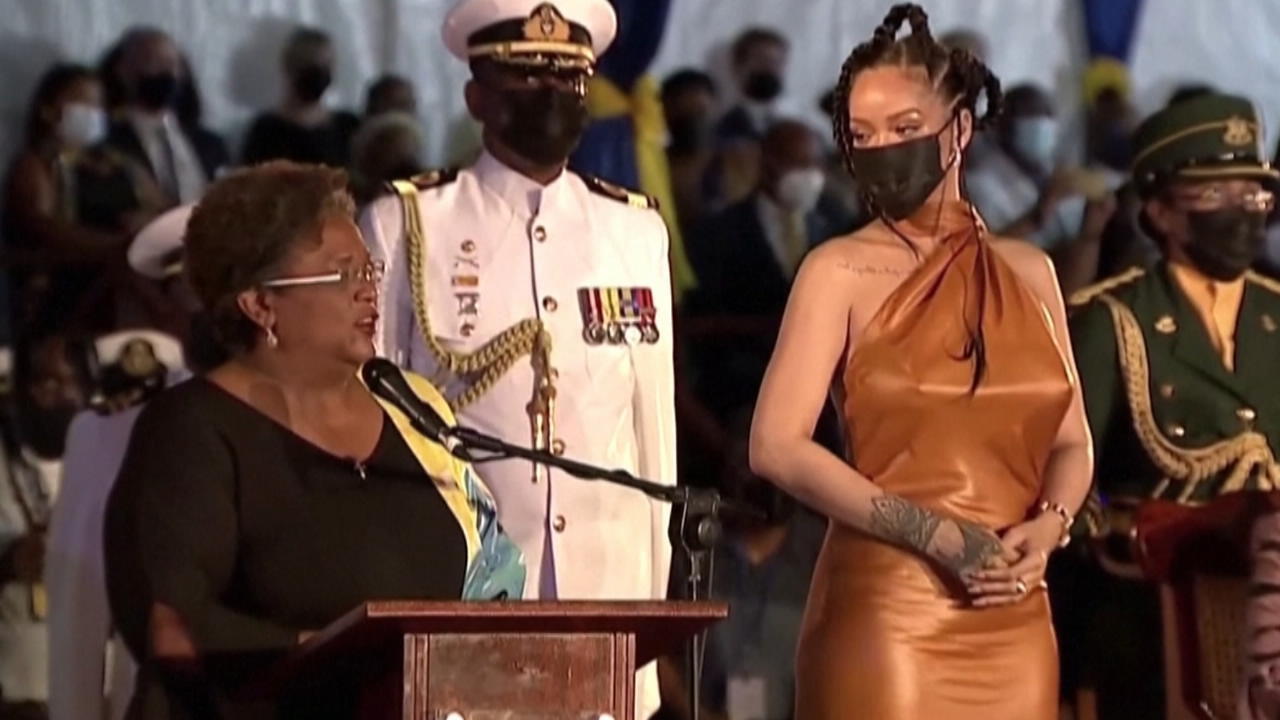 Rihanna hat ein Bäuchlein