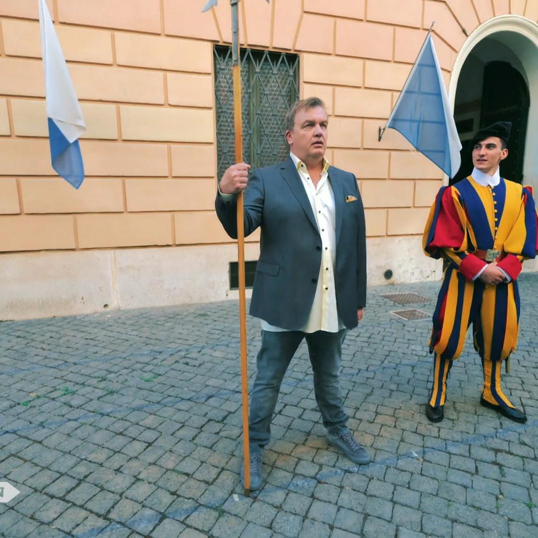 Hape "trainiert" für die Schweizer Garde