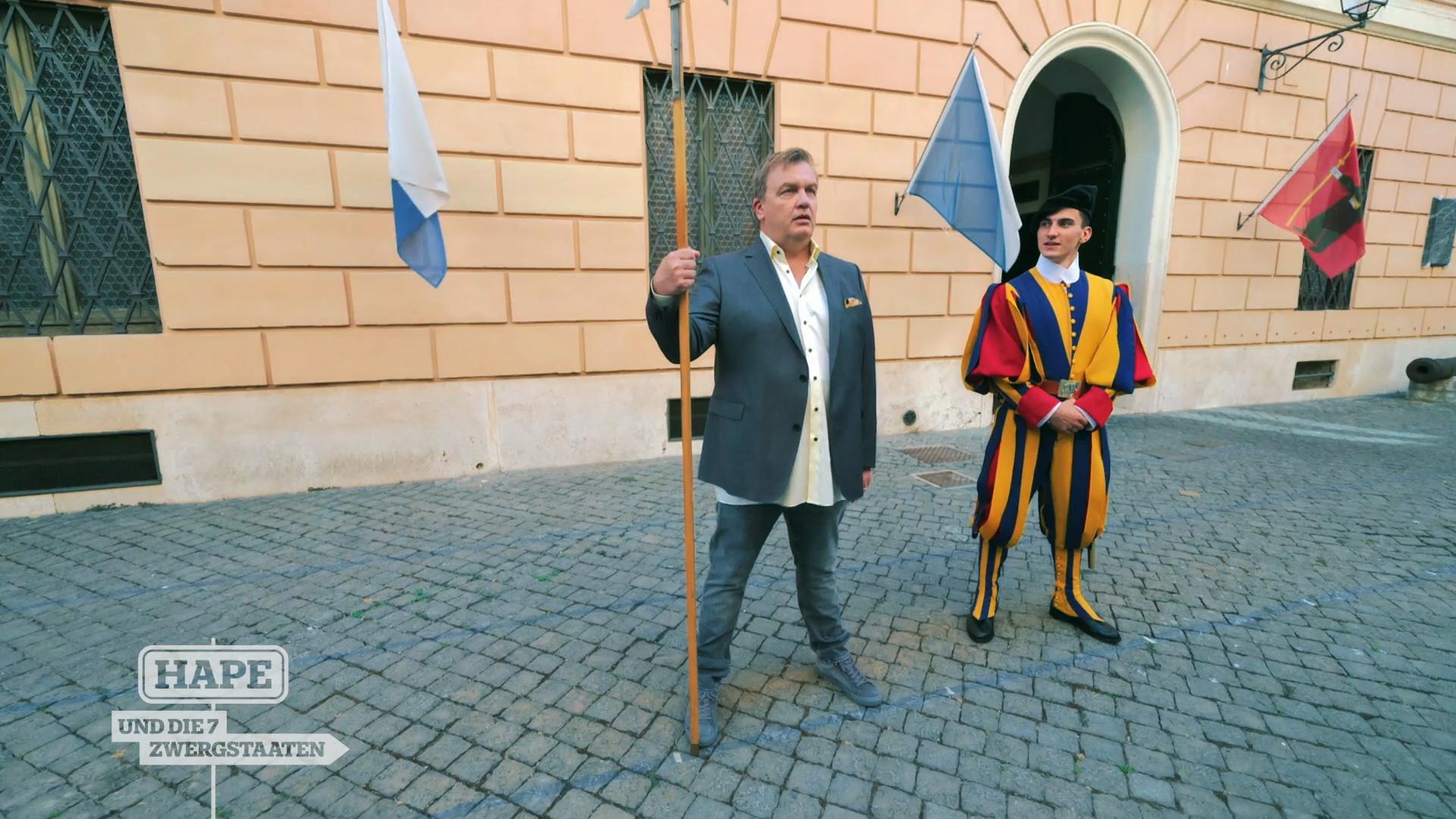 Hape "trainiert" für die Schweizer Garde