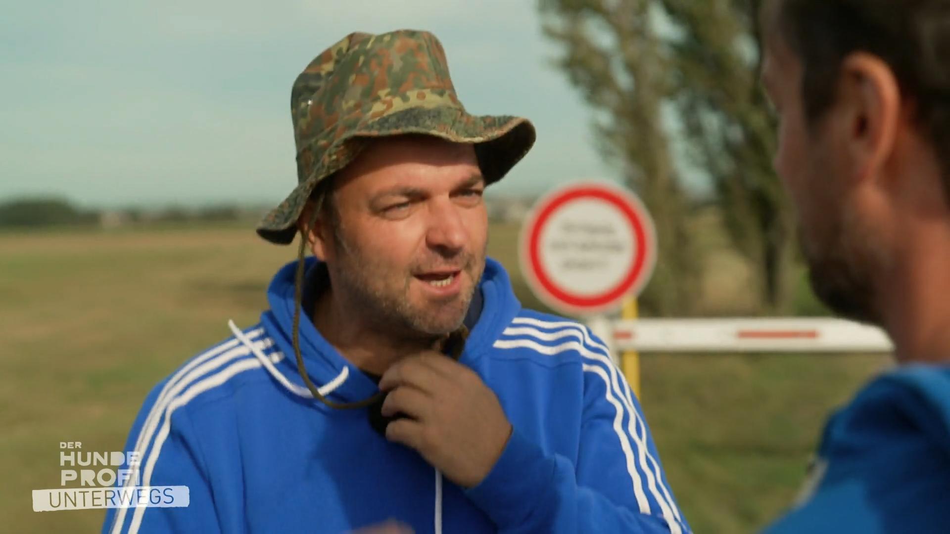 Mit Tarnkleidung in den Hühnerstall