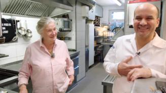 Begeht Monika Fuchs einen Regelbruch?