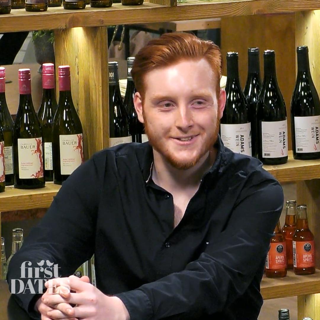 Roland ist begeistert von Leons Haarfarbe