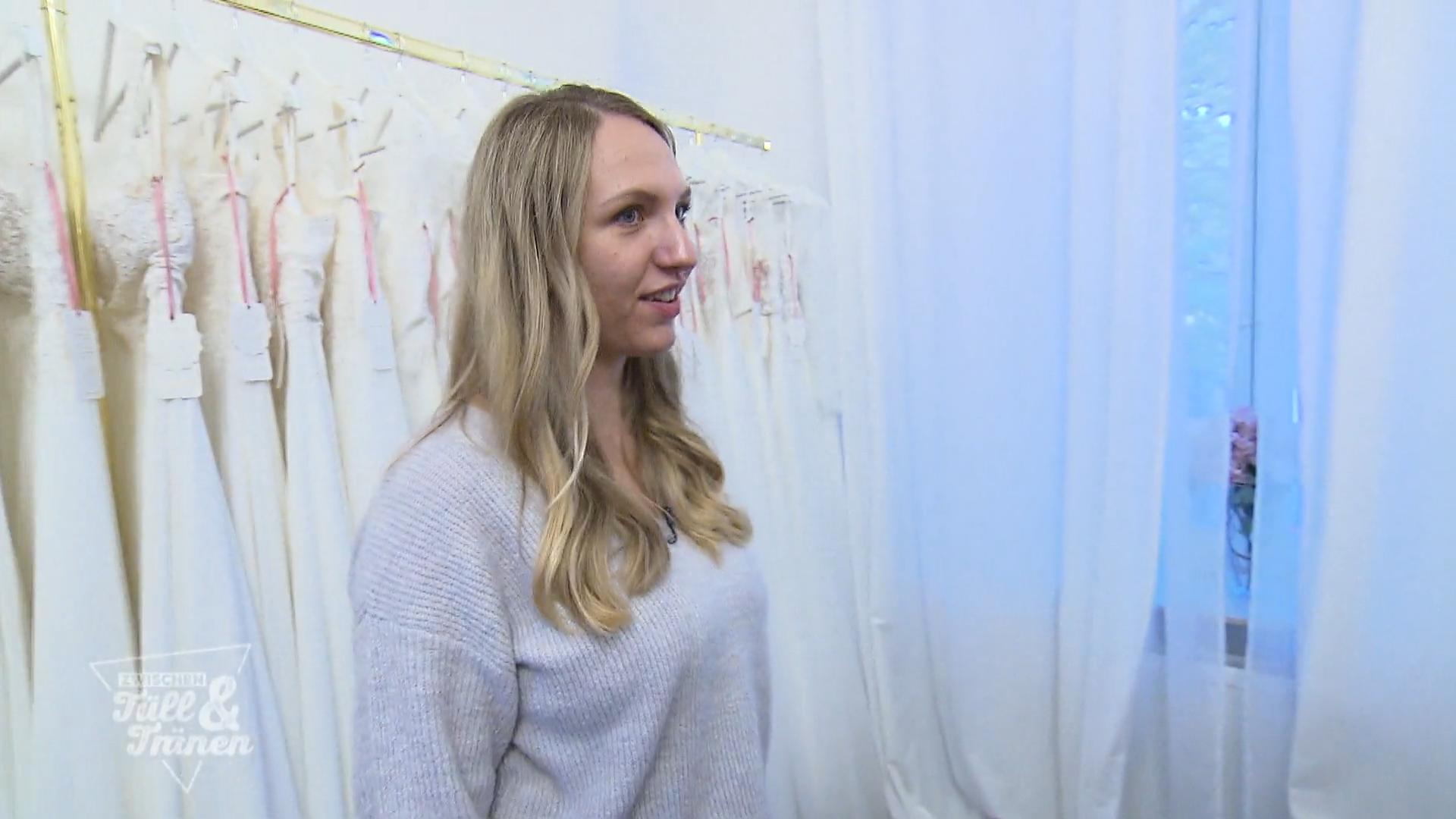 Ann-Sophie wünscht sich das passende Kleid für ihre Maße