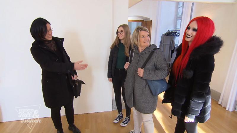 Fast alles in Janas Schrank ist schwarz