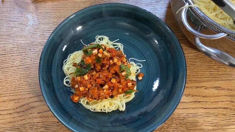 Vegane Bolognese mit Auberginen und Räuchertofu