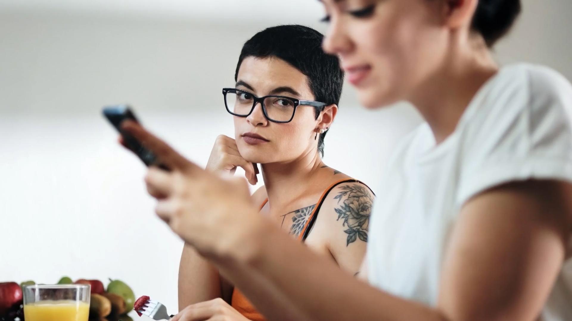 3 Tipps gegen chronische Eifersucht