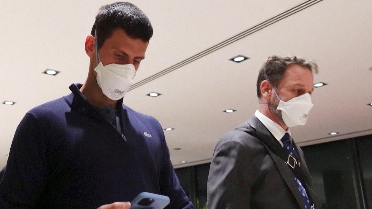 Tennis-Superstar Novak Djokovic muss ausreisen