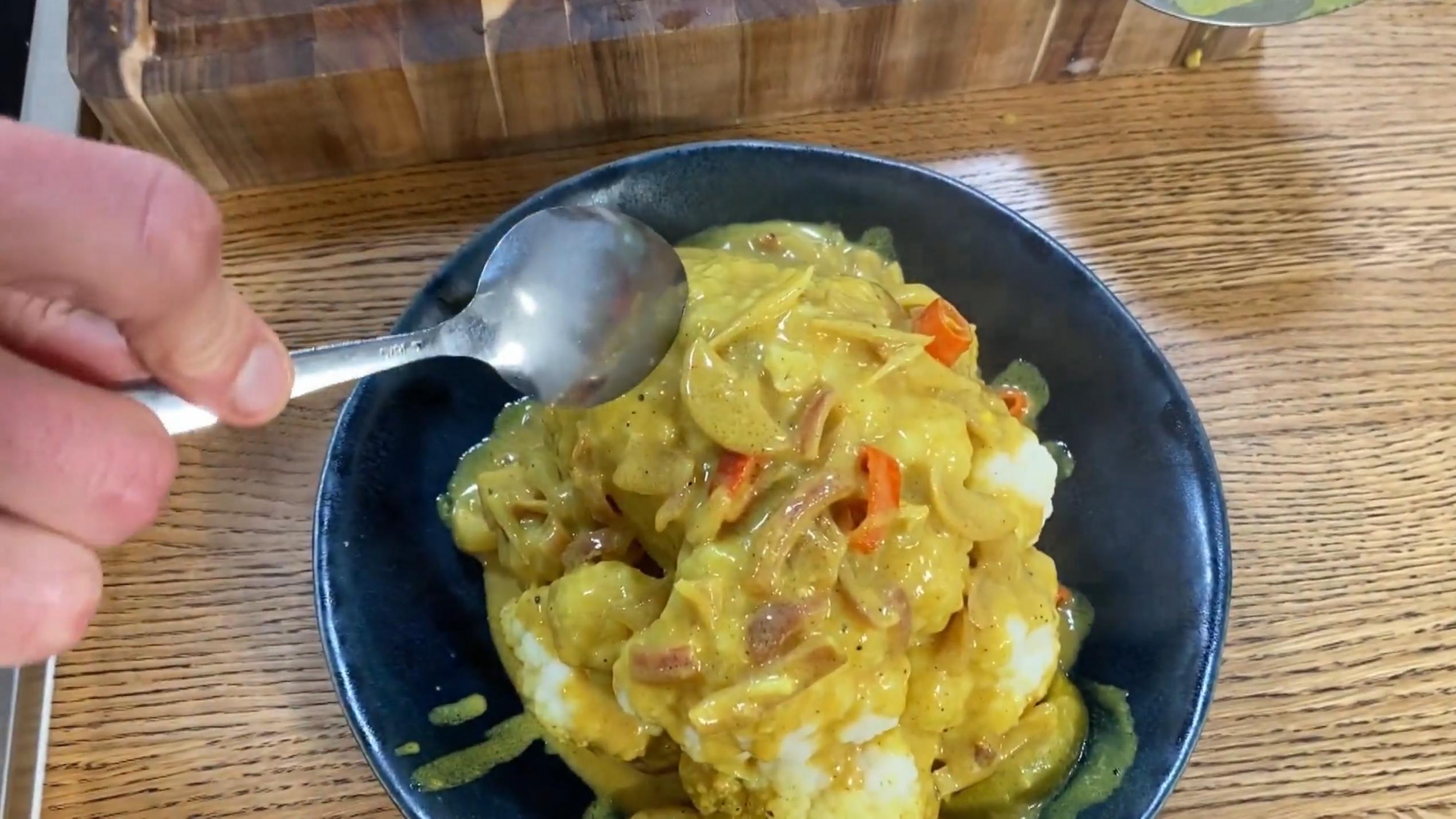 Curry-Blumenkohl in Kokosmilch gegart