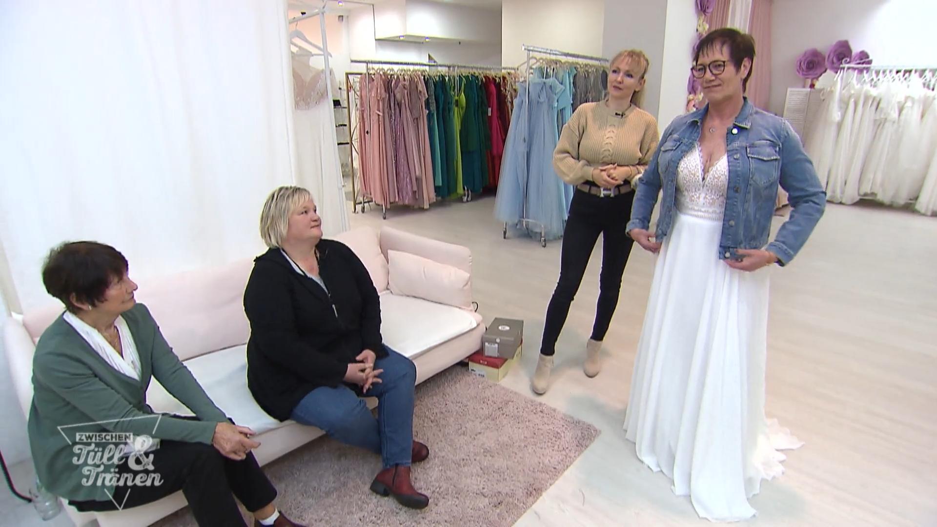 Passt das Kleid auch zur Jeans-Jacke?