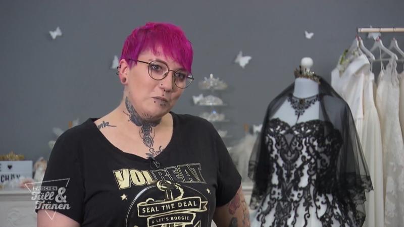 Sandy möchte ihr Brautkleid in Schwarz