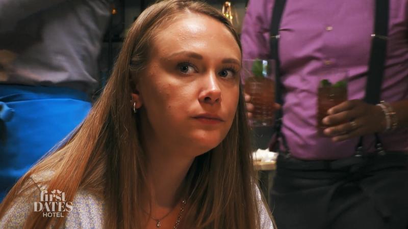 Celina ist beim Date abgelenkt