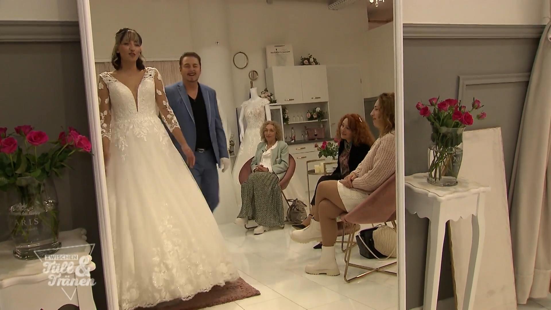 Vivianas Mama zahlt das Brautkleid