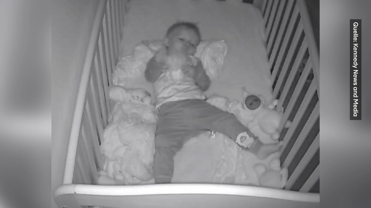 Fremder Mann hackt sich in Babyphone