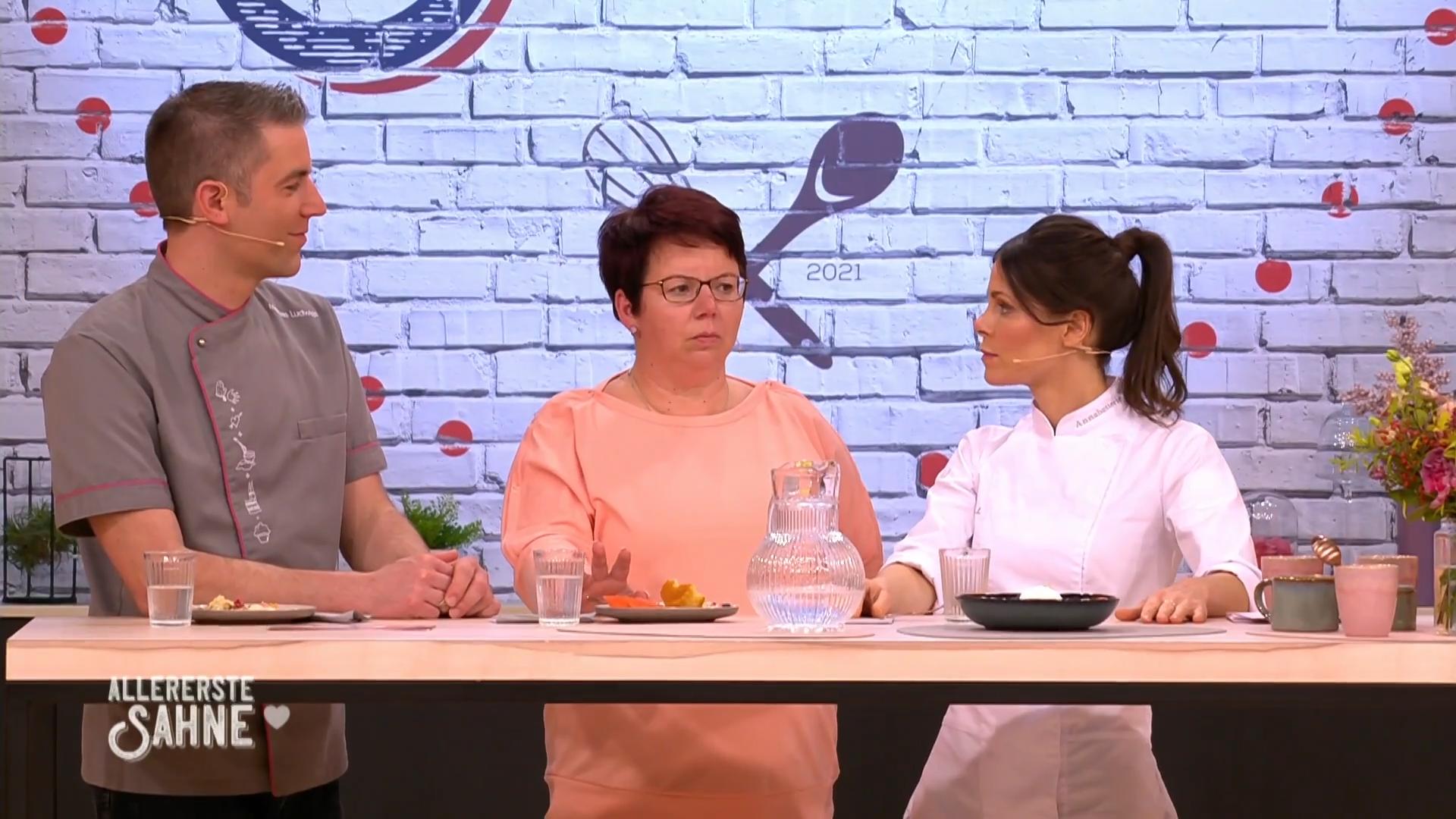 Anett hat einige Geheimzutaten in ihrem Meisterwerk