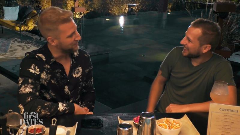 Die Gäste übernehmen die Poolbar!
