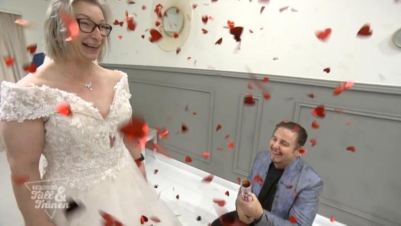 Braut Saskia ist glücklich ist mir ihrer Wahl