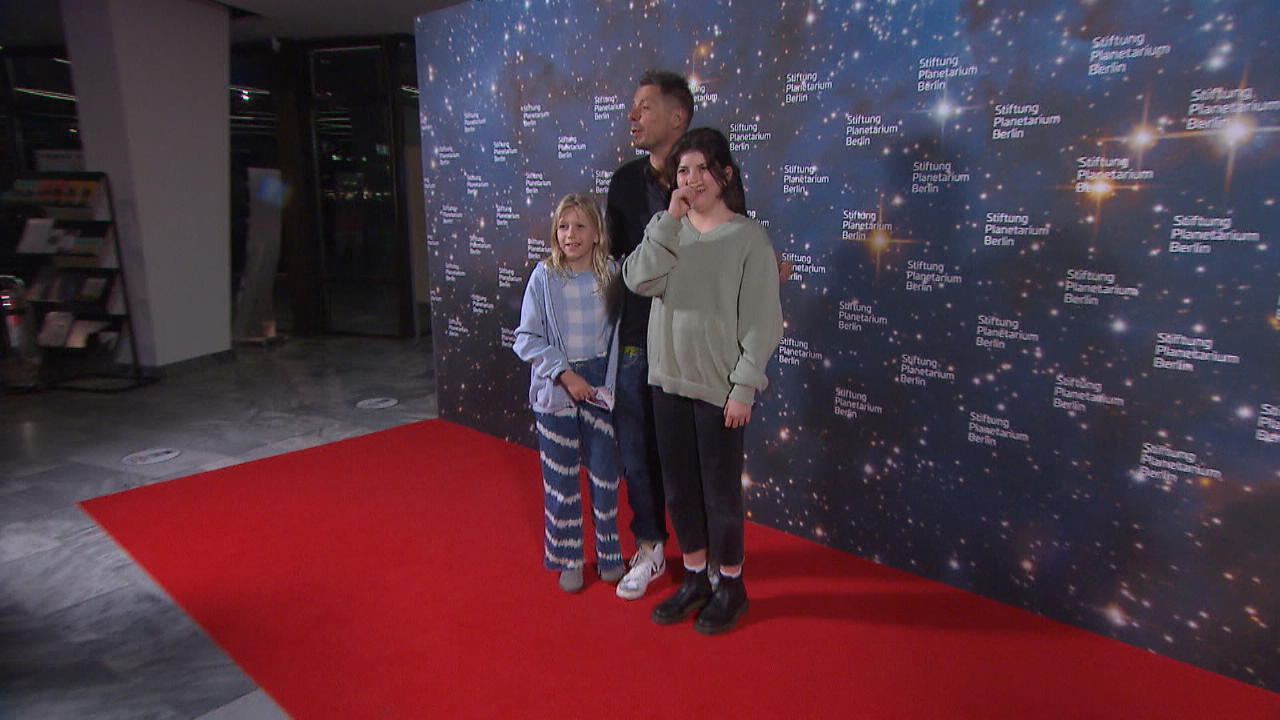 Michi Beck bringt Töchter Romy und Poppy mit zur Premiere