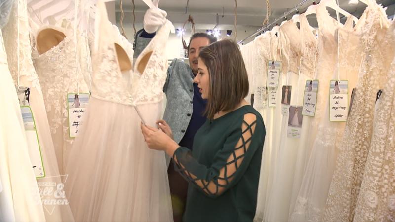 Laura gefallen zu viele Kleider