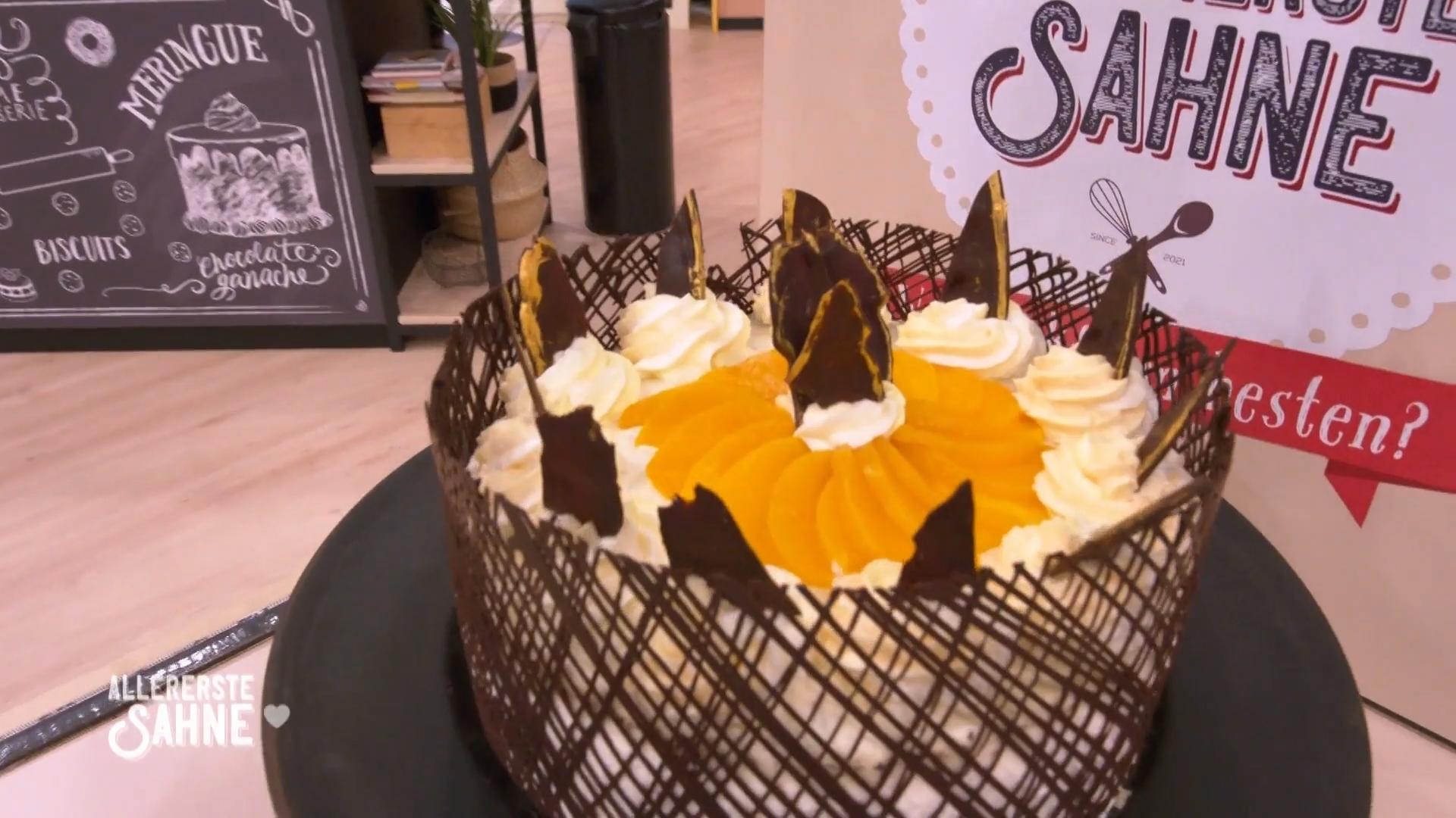 Pfirsichcremetorte à la Julia