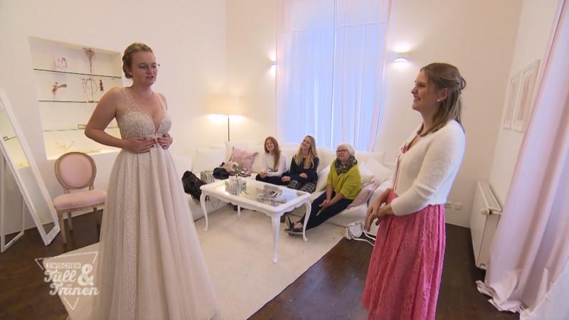 Raphaela sucht ein Kleid mit dem gewissen Etwas