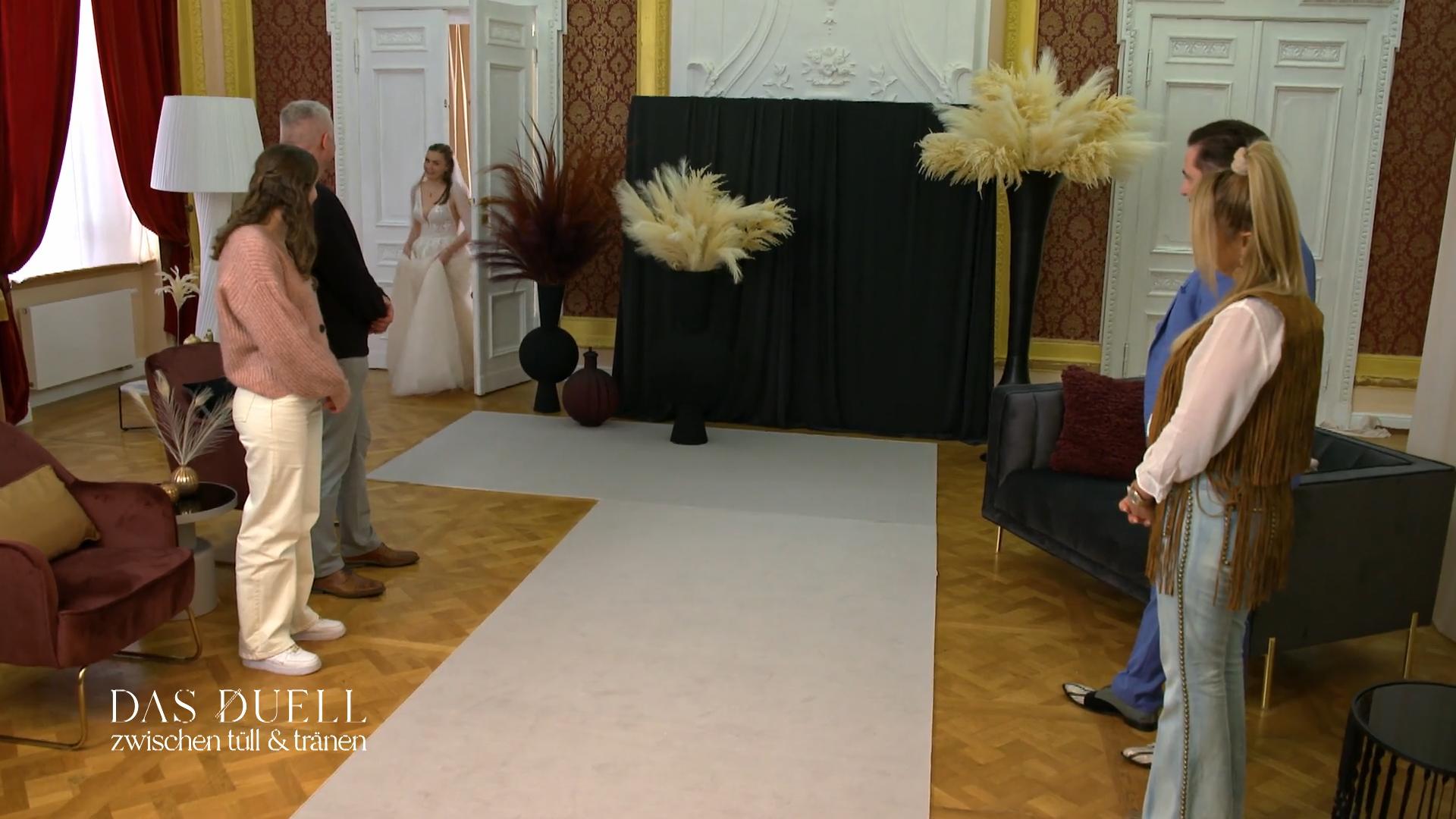Für welches Kleid hat sich Muriel entschieden?