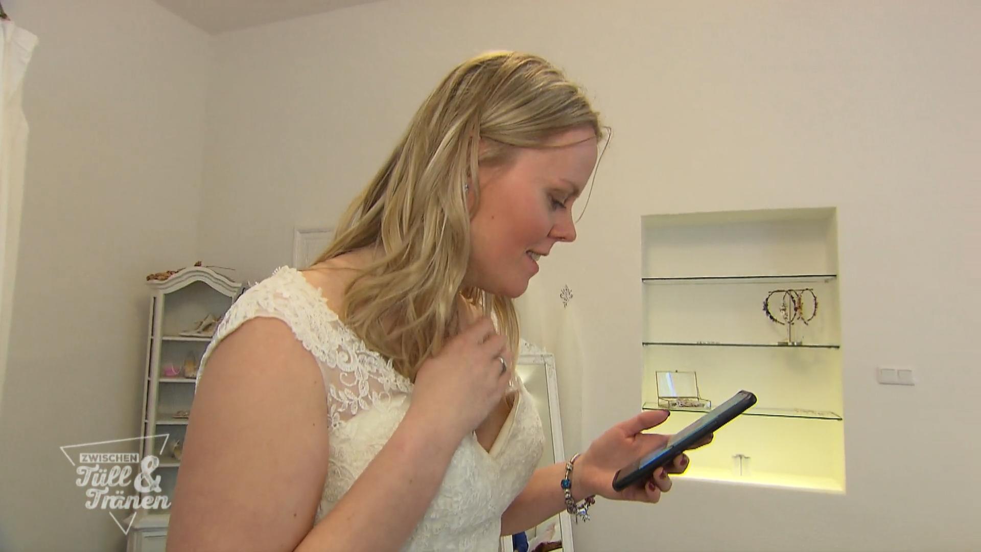 Jetzt ist Carolin kurzzeitig irritiert