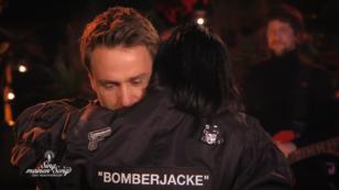 Clueso singt "Anlauf nehmen" für seinen verstorbenen Opa