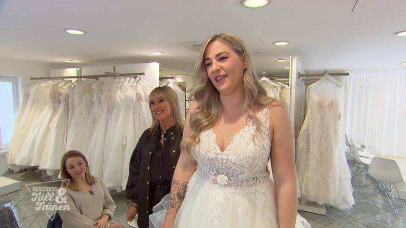 Feierlich für die Kirche, luftig für den Strand