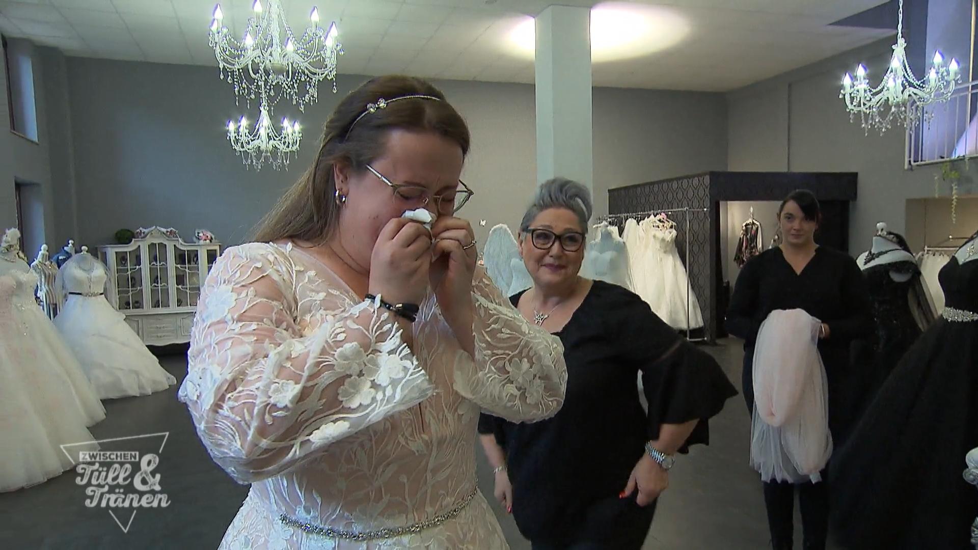 Große Emotionen beim ersten Kleid