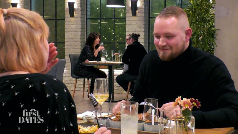 Ramona und Leo ist die Speisekarte ein Rätsel