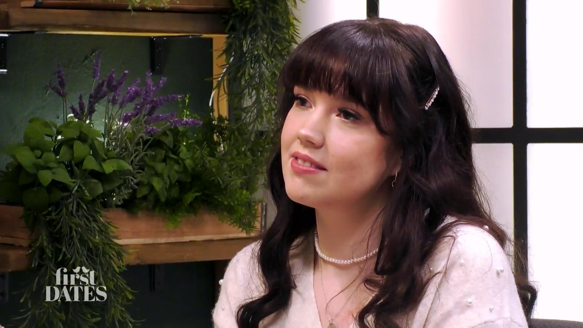 Vanessa kitzelt die Wörter aus Roy heraus