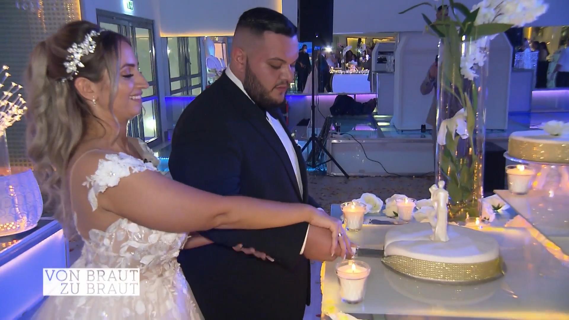 Statt einer Hochzeitstorte, gibt es ein ganzes Tortenbuffet