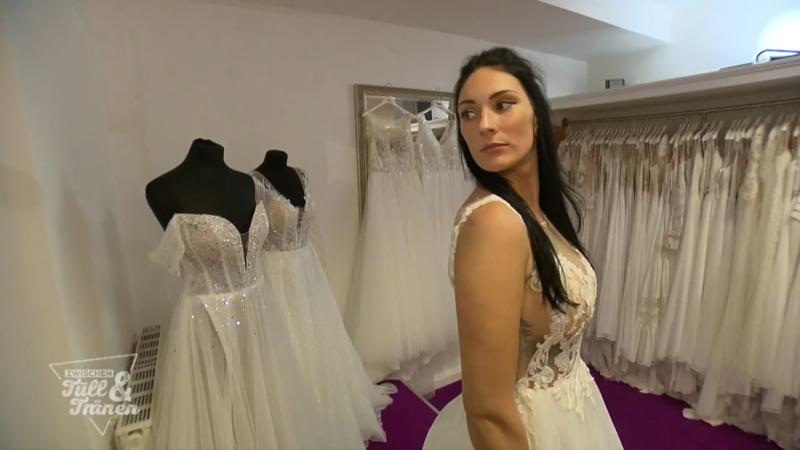 Gibt Braut Kathleen einem Brautkleid ihr Ja-Wort?