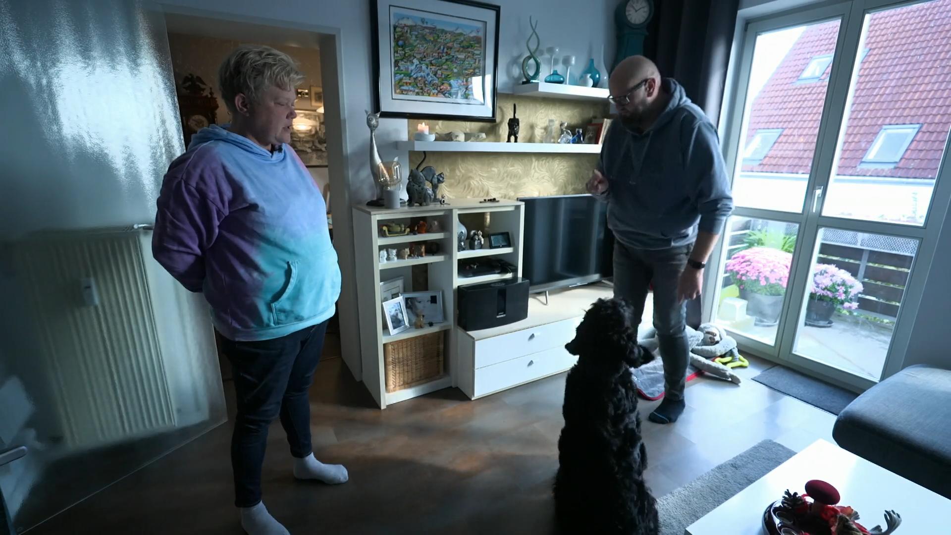 Russische Lernstunde mit dem Terrier Dimitri