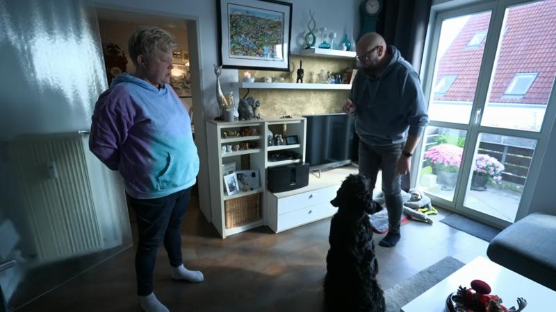 Russische Lernstunde mit dem Terrier Dimitri