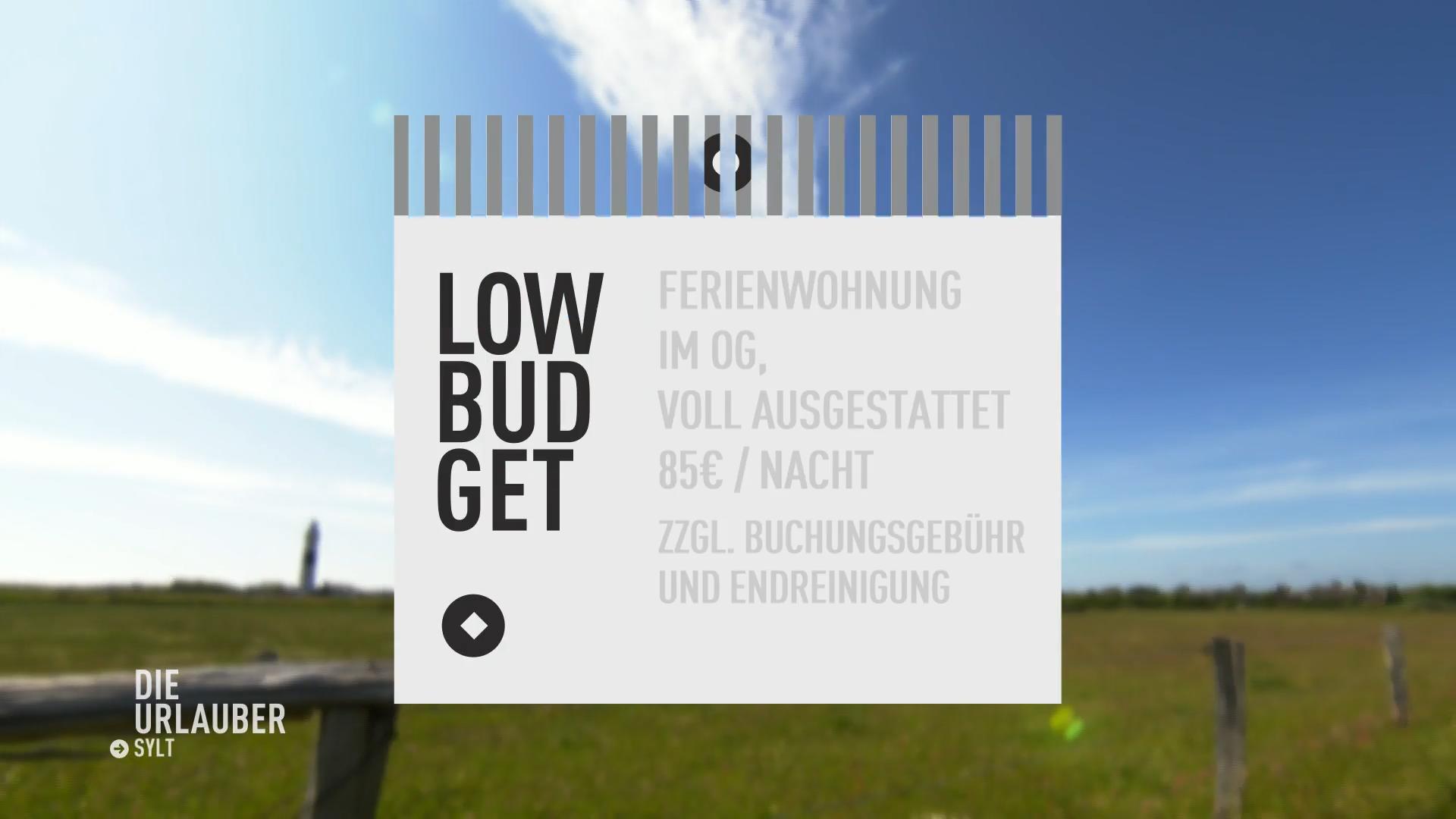 Die Urlauber sehen sich um