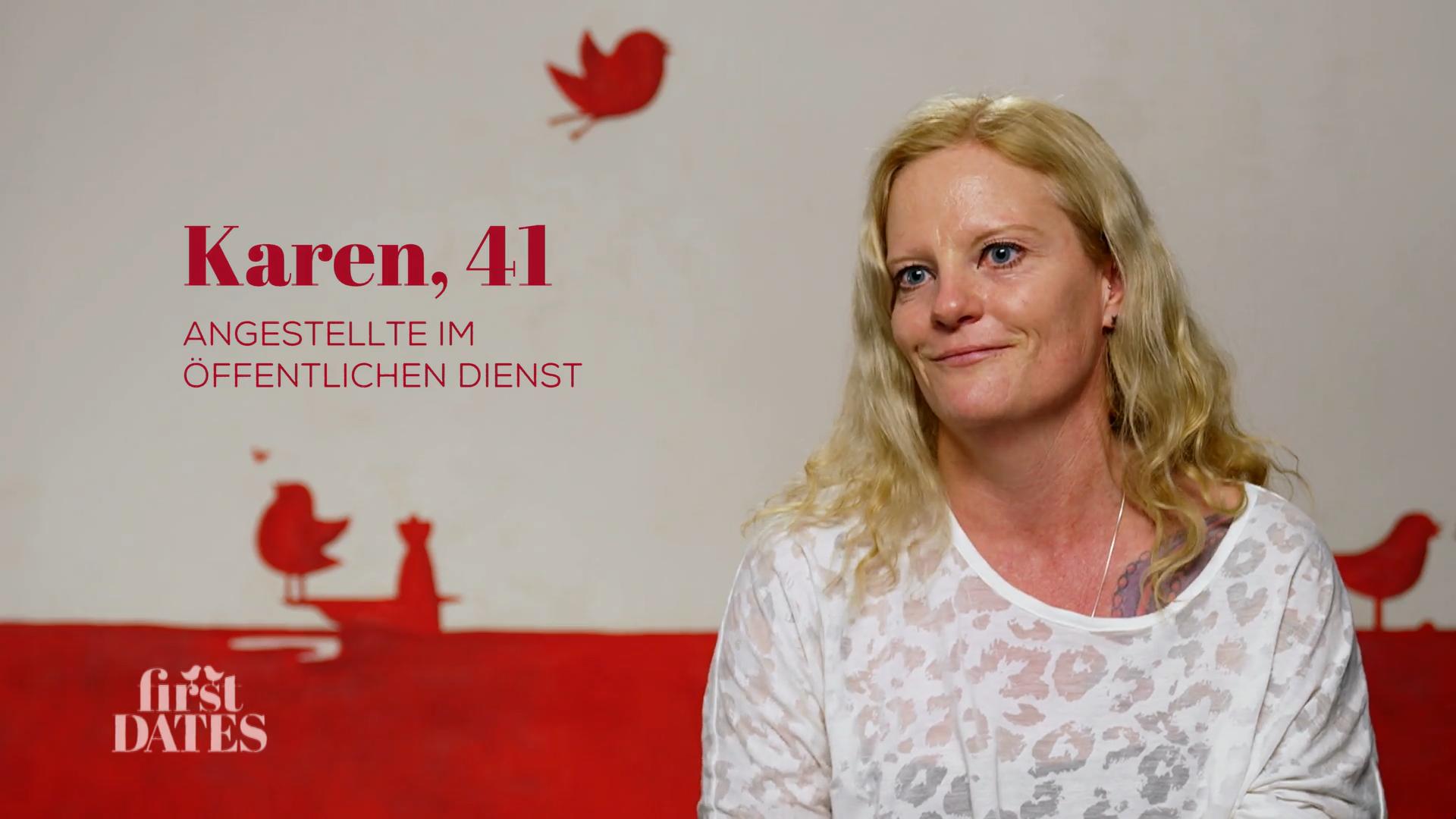 Karen sucht die Kirsche auf dem Kuchen