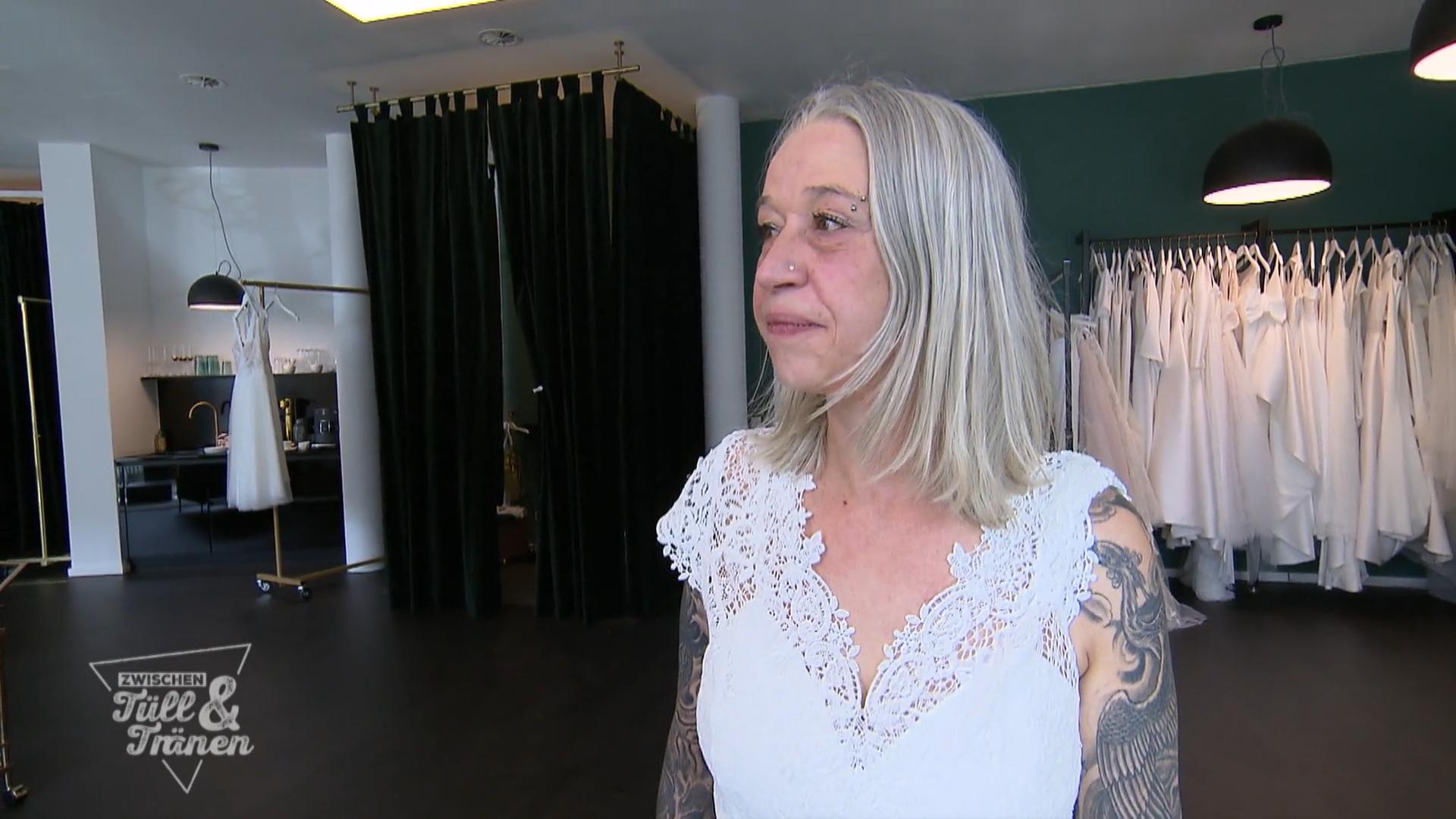 Wird Manuela ihr Kleid finden?