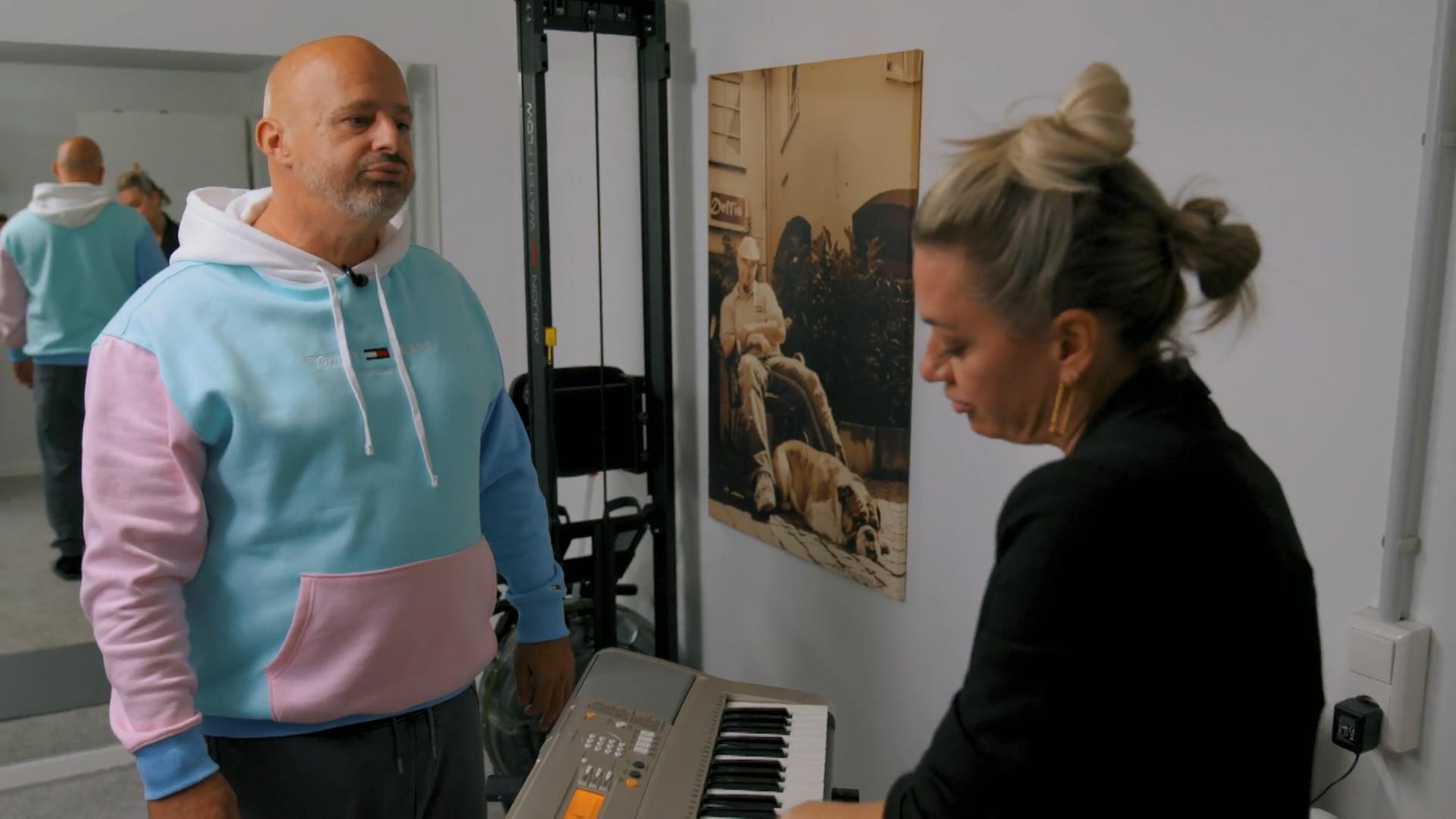 Detlef bekommt Gesangsunterricht