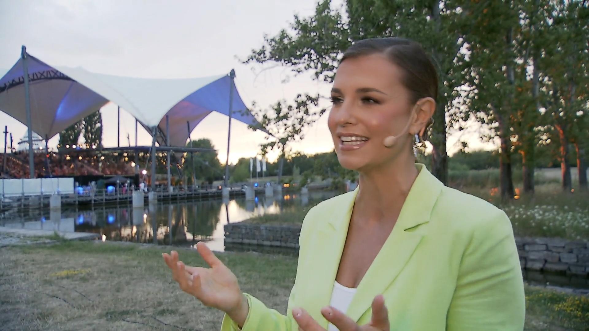 Laura Wontorra kommt so richtig uns Schwärmen!