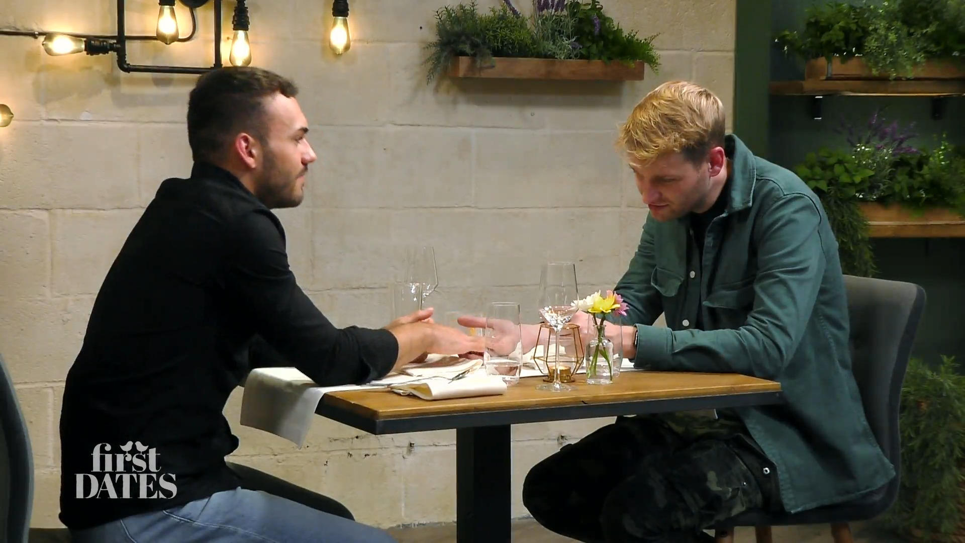 André überhäuft Olli mit Komplimenten