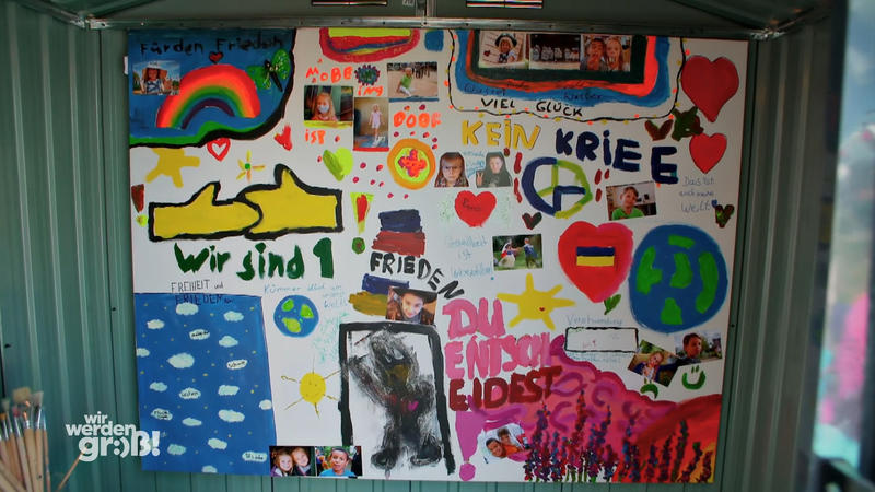 Die Kinder schaffen ein berührendes Kunstwerk