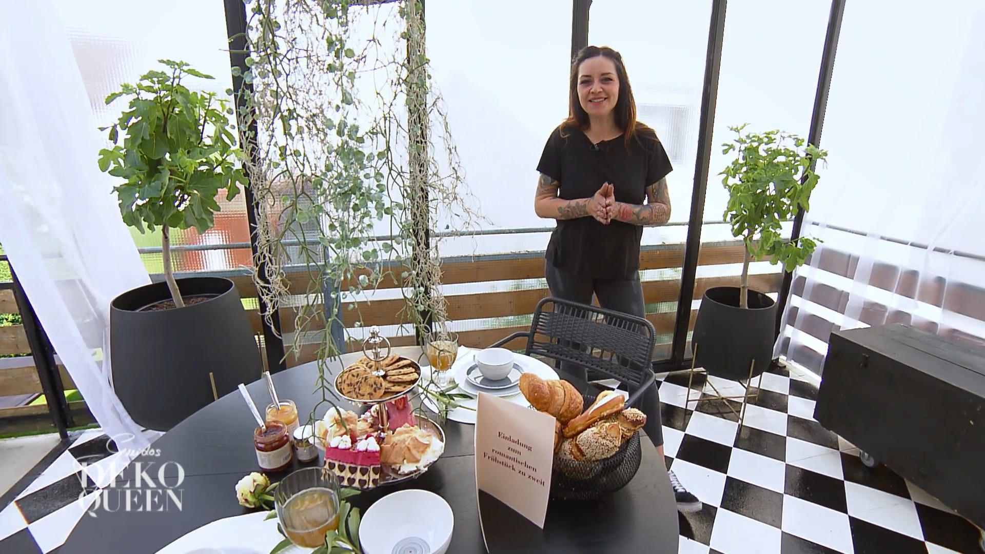 Manu verpasst ihrer Terrasse letzte Feinschliffe